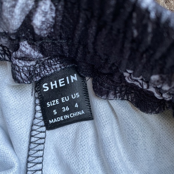 Shein 2 piece short set. Size small - Picture 6 of 6